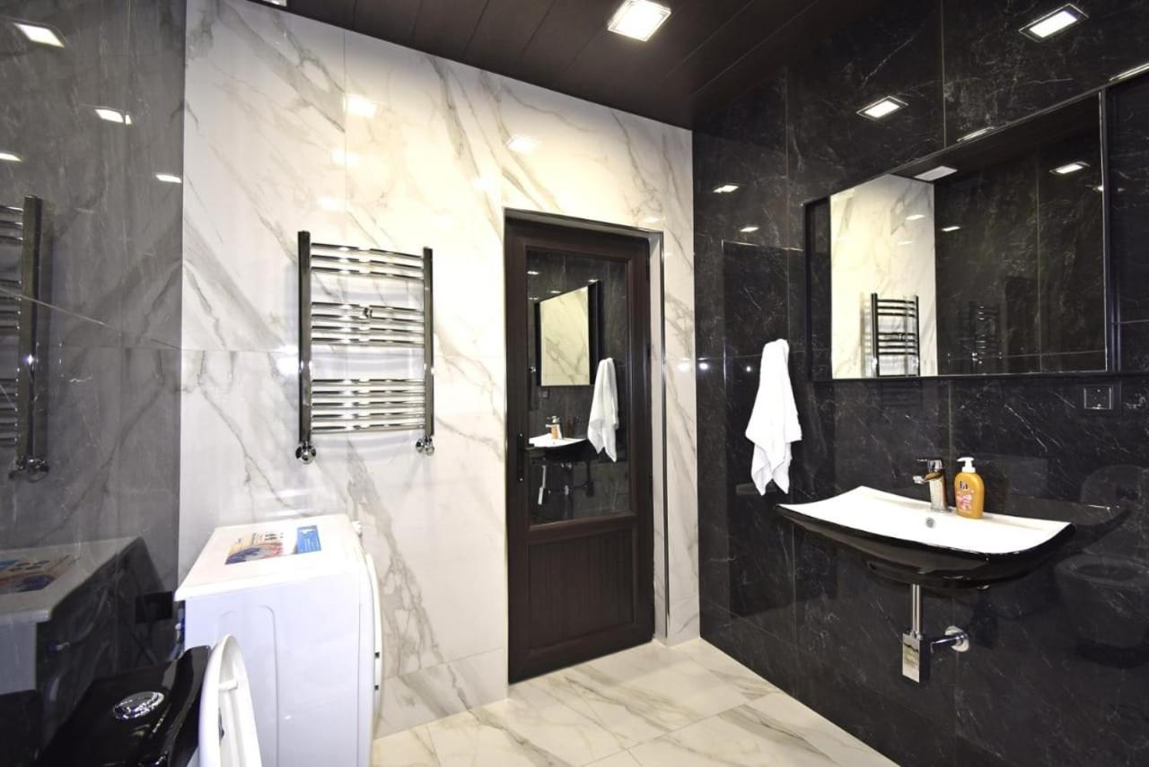 Luxuary 2Bedroom 2 Bathroom Apartment With Jacuzzi Erywań Zewnętrze zdjęcie